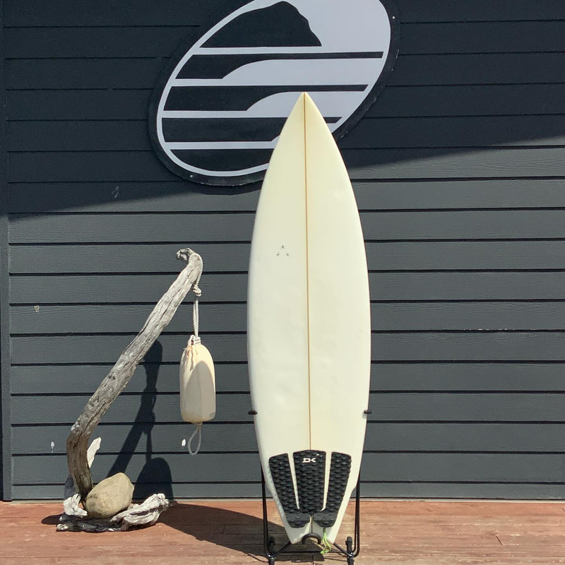 Load image into Gallery viewer, Sean Bailey Custom 6'0 × 19 ⅞ × 2 ¾ Surfboard • USED 1