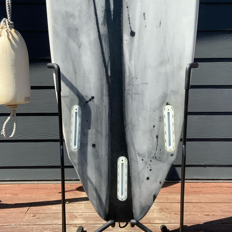 Load image into Gallery viewer, Album Surf Freewing 5'8 × 18 ¾ × 2 7/16 Surfboard • USED 3