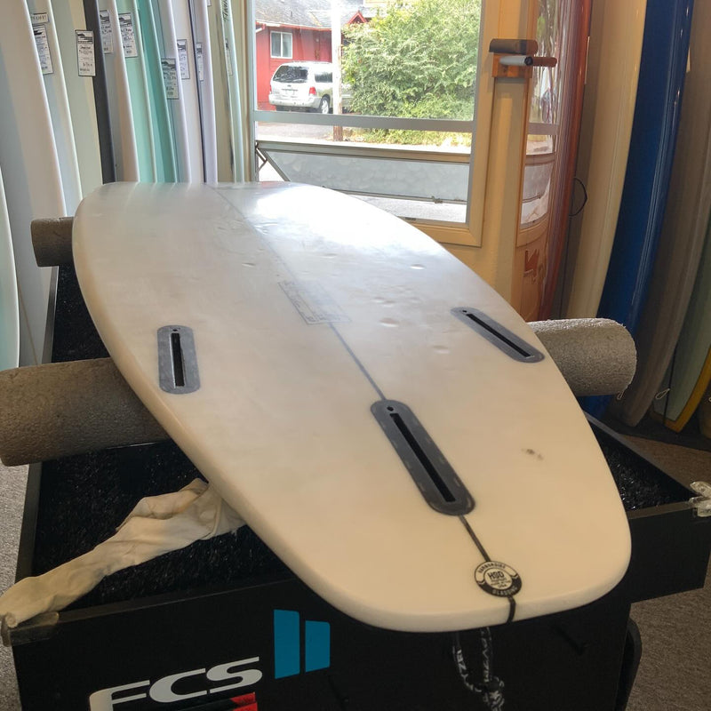 Load image into Gallery viewer, Pyzel Red Tiger 6'1 × 19 ⅝ × 2 9/16 Surfboard • USED 6