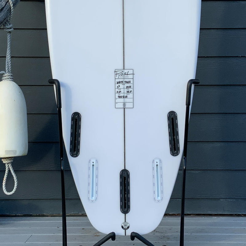 Load image into Gallery viewer, Pyzel White Tiger 5'9 × 20 ¼ × 2 11/16 Surfboard • USED 3