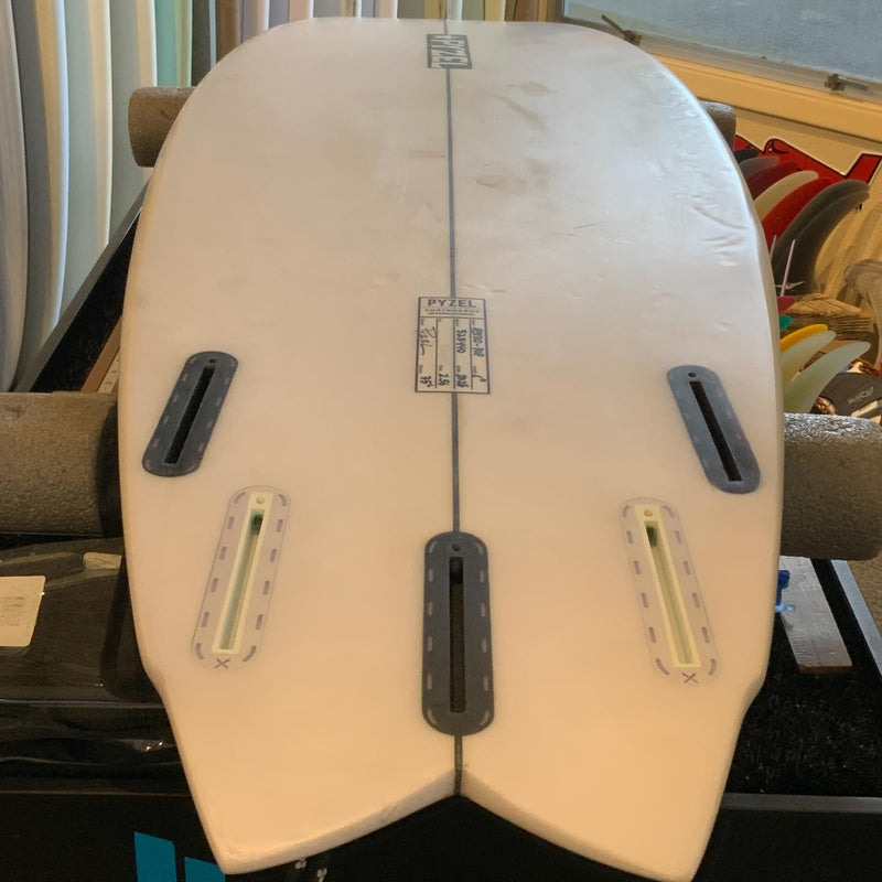 Load image into Gallery viewer, Pyzel Astro Pop 6'0 × 20 ¼ × 2 9/16 Surfboard • USED 6