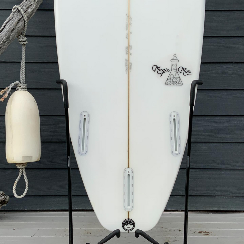 Load image into Gallery viewer, SUPERbrand Magic Mix 6'0 × 20 × 2 9/16 Surfboard • USED 3