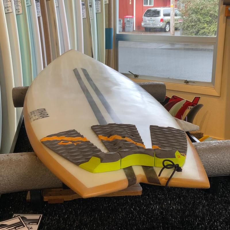 Load image into Gallery viewer, Solid Stealth Fish 5'5 × 19 ½ × 2.45 Surfboard • USED 6
