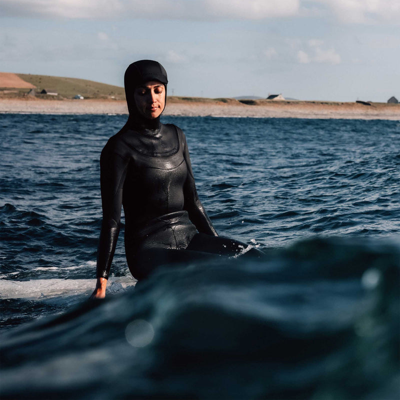 Load image into Gallery viewer, Finisterre Women's Shearwater 5/4 Hooded U-Zip Wetsuit