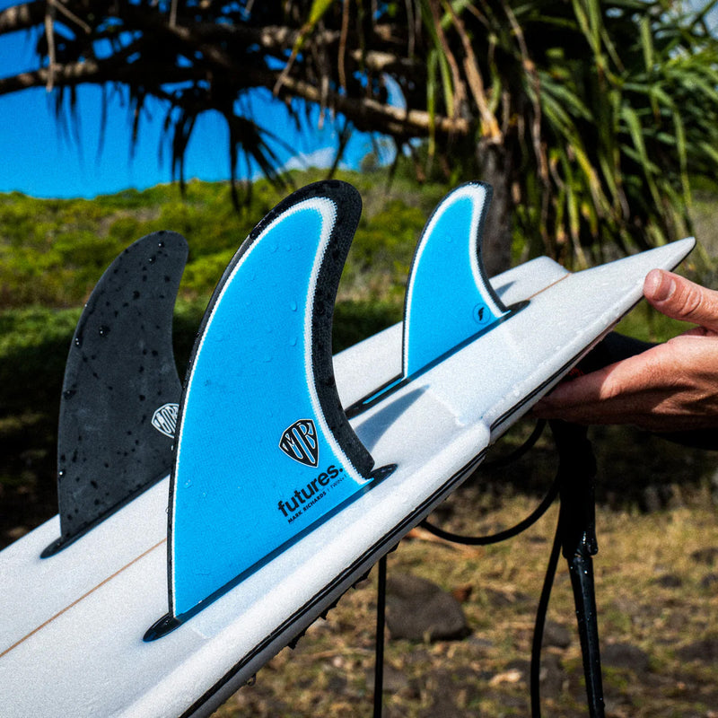 Load image into Gallery viewer, Futures Mark Richards Twin + 1 Fin Set 3