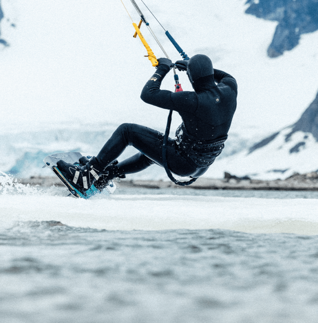 Load image into Gallery viewer, Manera Magma Steamer 6/4 Hooded Chest-Zip Wetsuit • 2024 20