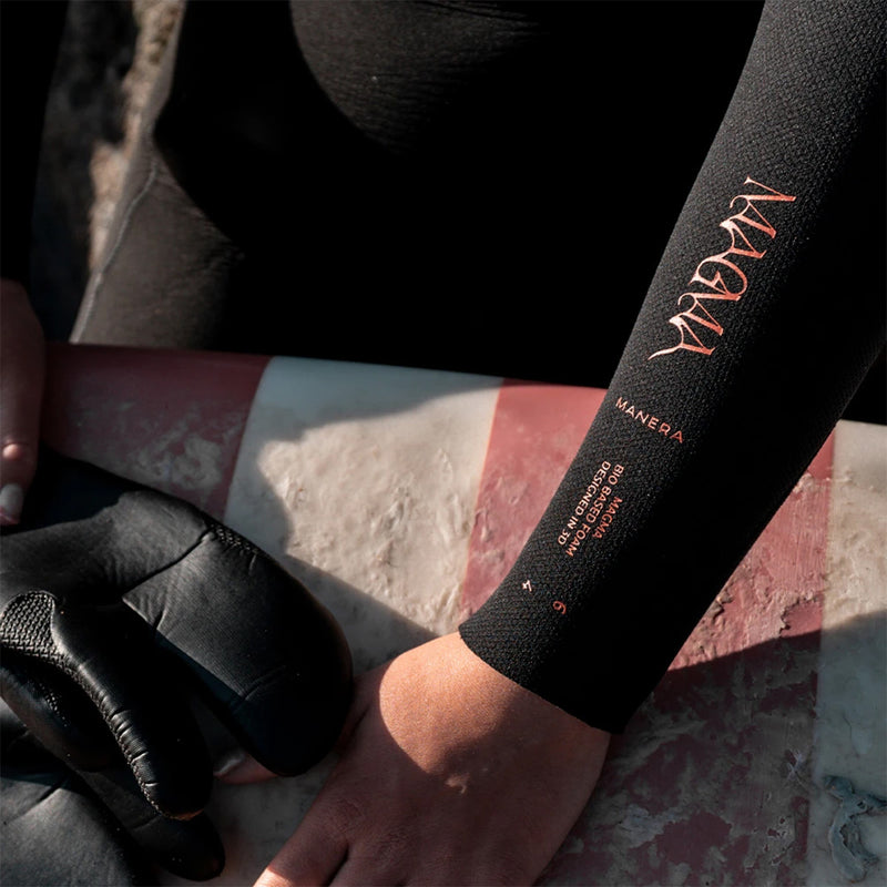 Load image into Gallery viewer, Manera Women's Magma 6/4 Hooded Chest-Zip Wetsuit 10