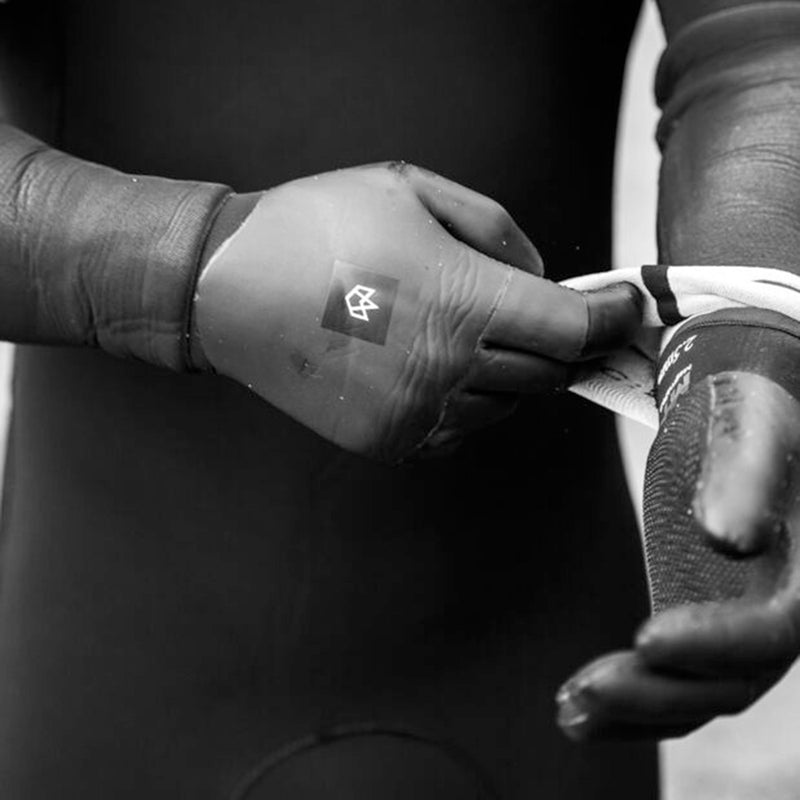 Load image into Gallery viewer, Manera Magma 2.5mm Gloves 13