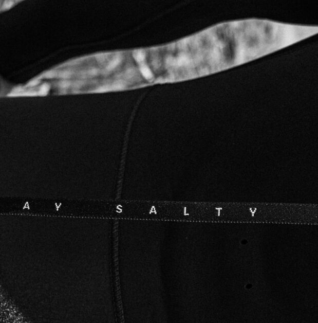 Load image into Gallery viewer, Manera Women's Seafarer 4/3 Back-Zip Wetsuit 13