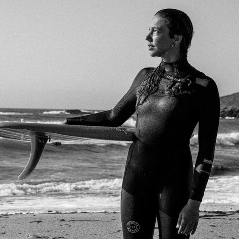 Load image into Gallery viewer, Manera Women's Seafarer 4/3 Chest-Zip Wetsuit • 2024 14