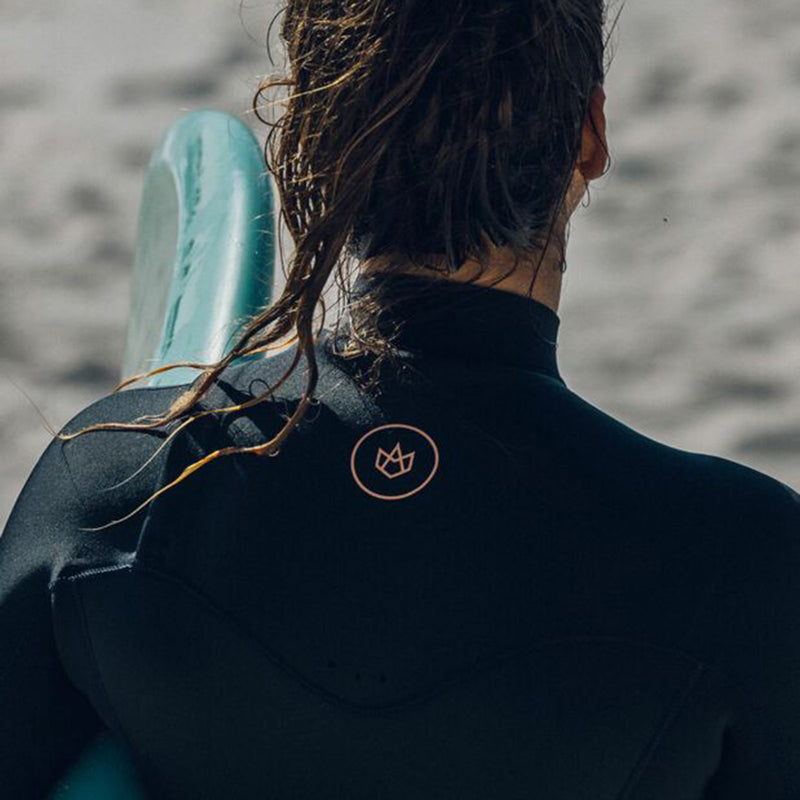 Load image into Gallery viewer, Manera Women's Seafarer 4/3 Chest-Zip Wetsuit • 2024 17