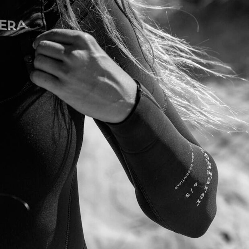 Load image into Gallery viewer, Manera Women's Seafarer 4/3 Chest-Zip Wetsuit • 2024 12