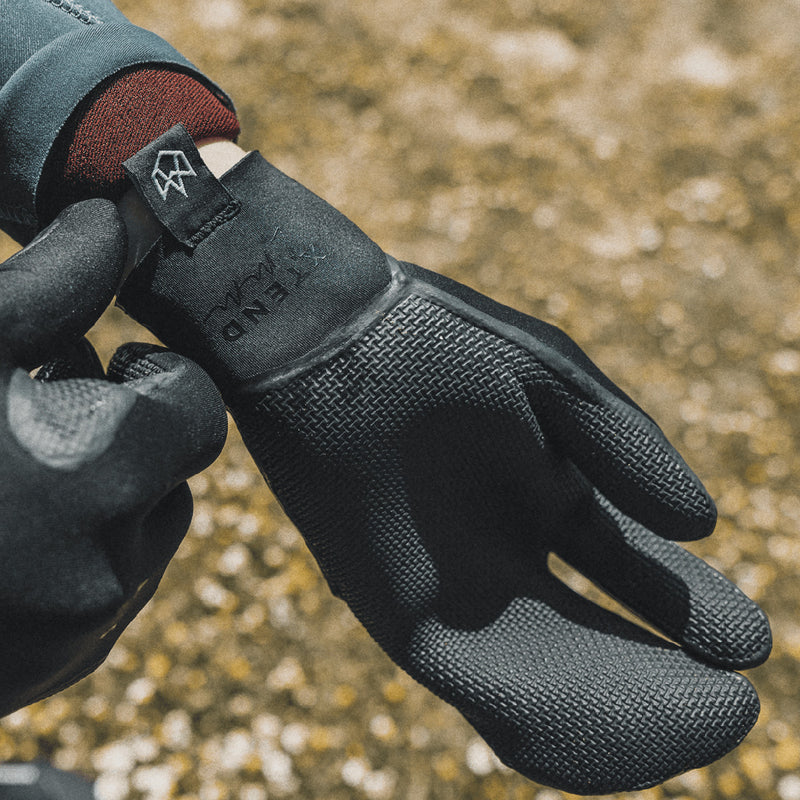 Load image into Gallery viewer, Manera XTEND 2mm Lobster Gloves 10