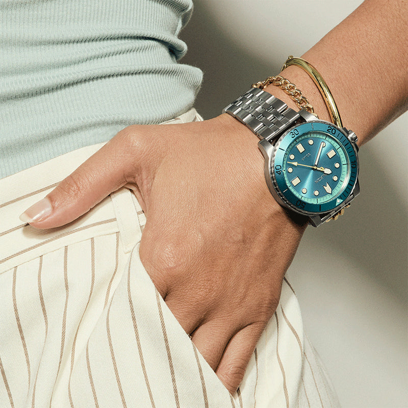 Load image into Gallery viewer, Nixon Stinger 44 Solar Stainless Steel Watch