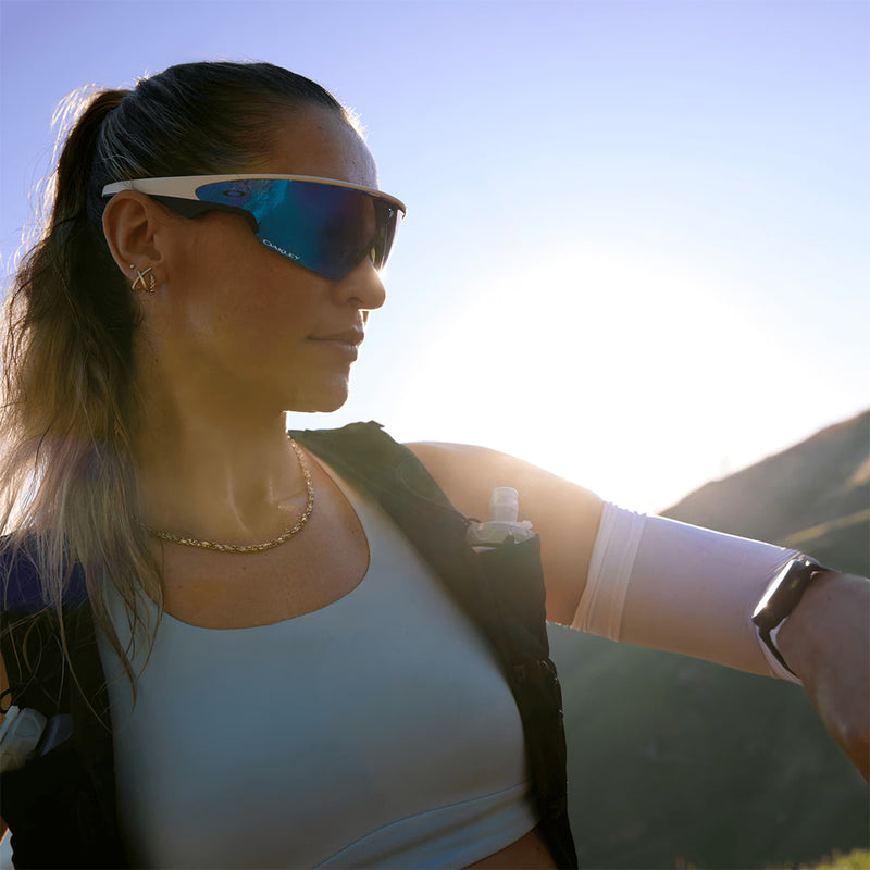 Load image into Gallery viewer, Oakley Meta Vanguard Sunglasses - White/Prizm Sapphire 7