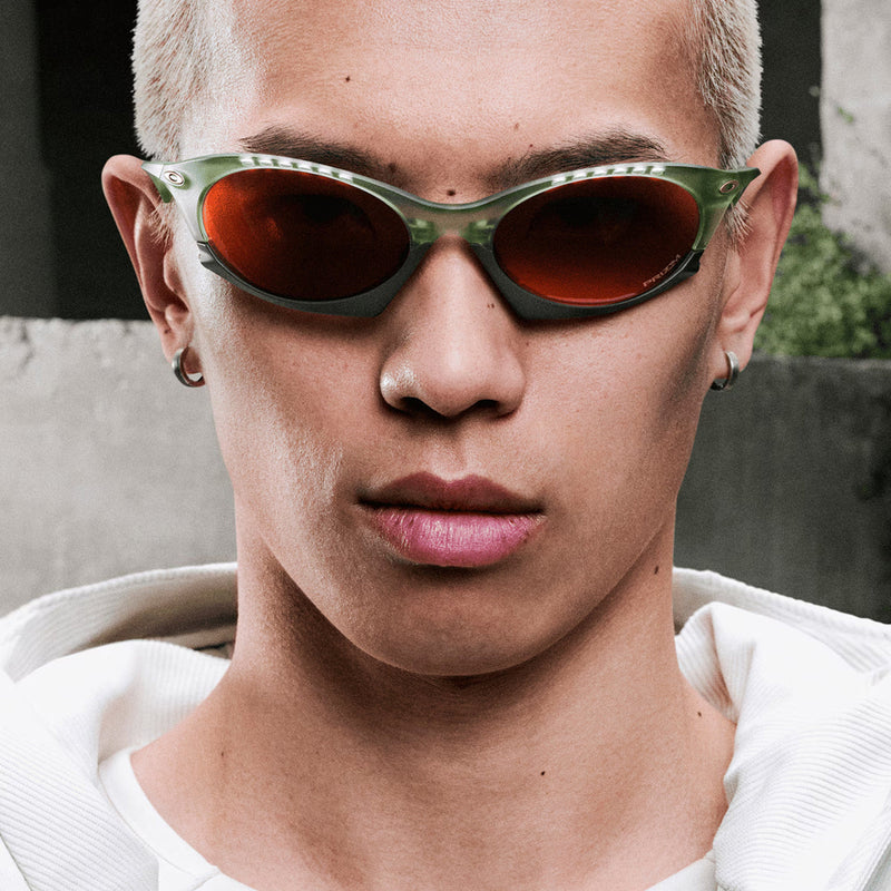 Load image into Gallery viewer, Oakley Plantaris Sunglasses - Matte Transparent Fern/Prizm Tungsten 3