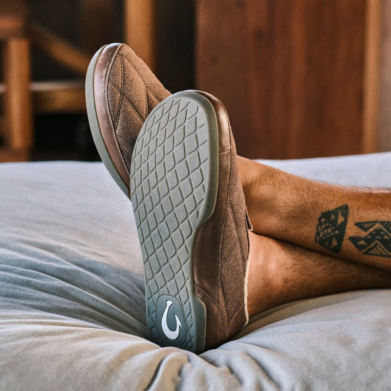 Load image into Gallery viewer, OluKai Pūkuʻi Slippers 12