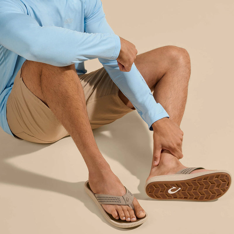 Load image into Gallery viewer, OluKai Ulele Sandals 17