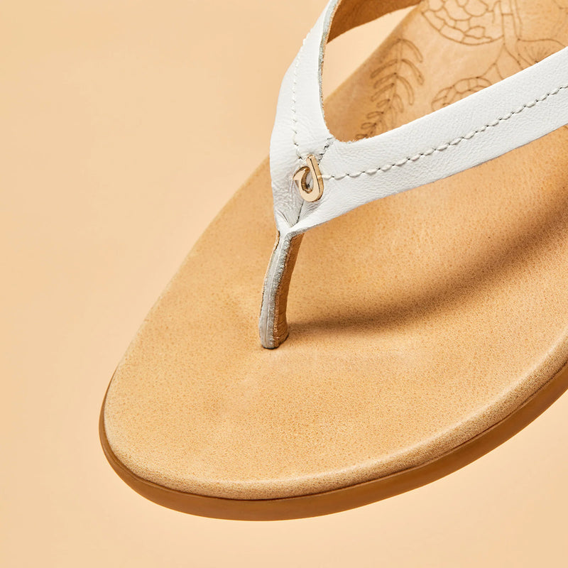 Load image into Gallery viewer, OluKai Women's Honu Leather Beach Sandals 5