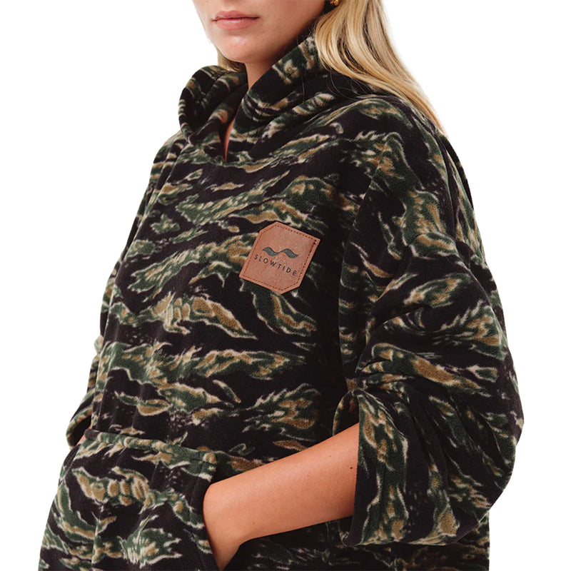Load image into Gallery viewer, Slowtide Major Chilling Fleece Hooded Changing Poncho 6
