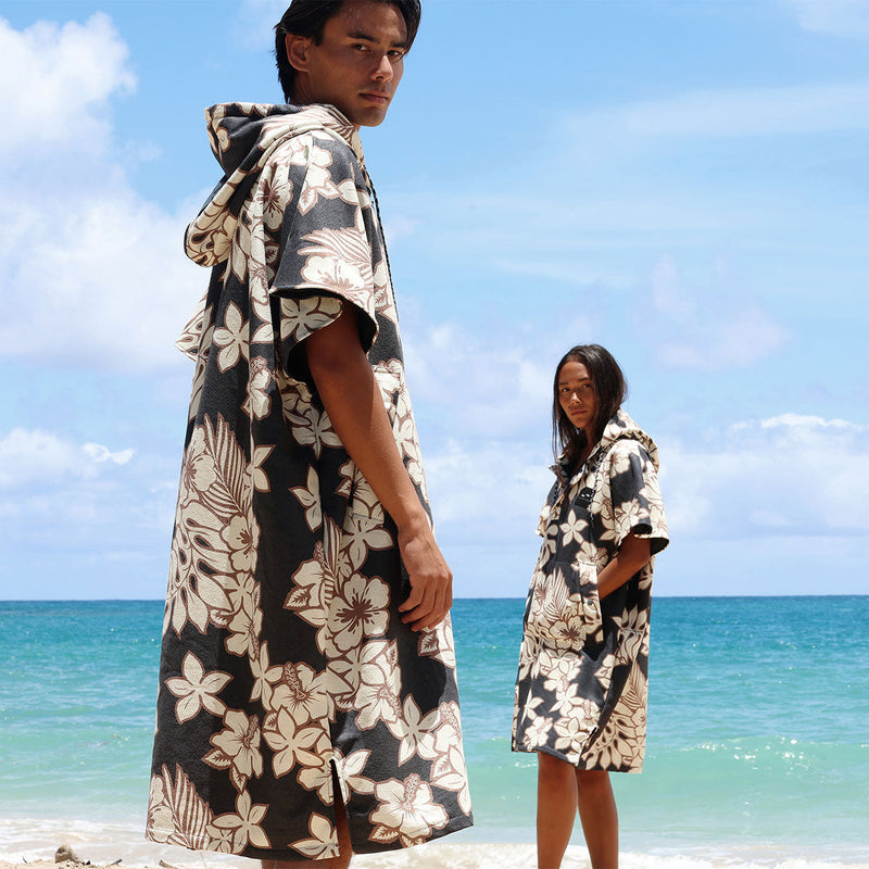 Load image into Gallery viewer, Slowtide Olinda Hooded Changing Poncho 7