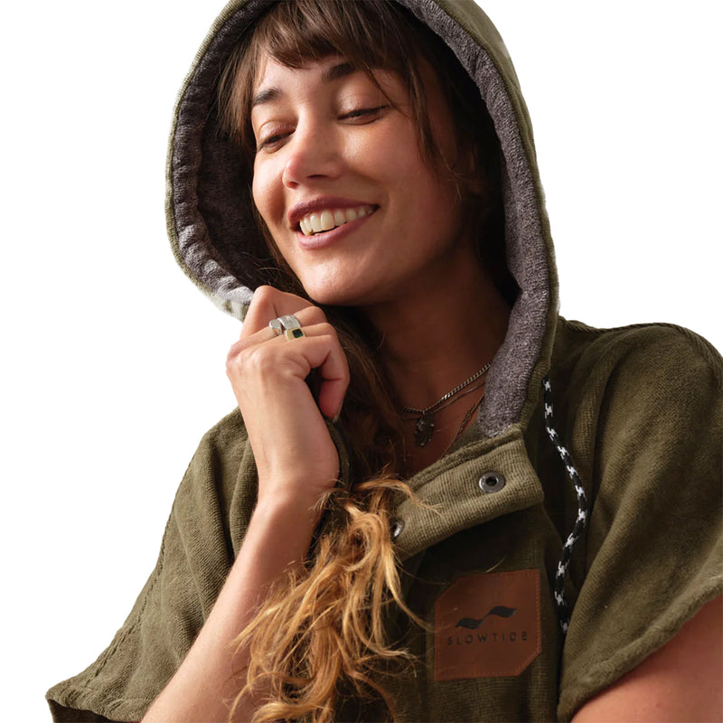 Load image into Gallery viewer, Slowtide The Digs Hooded Changing Poncho 16