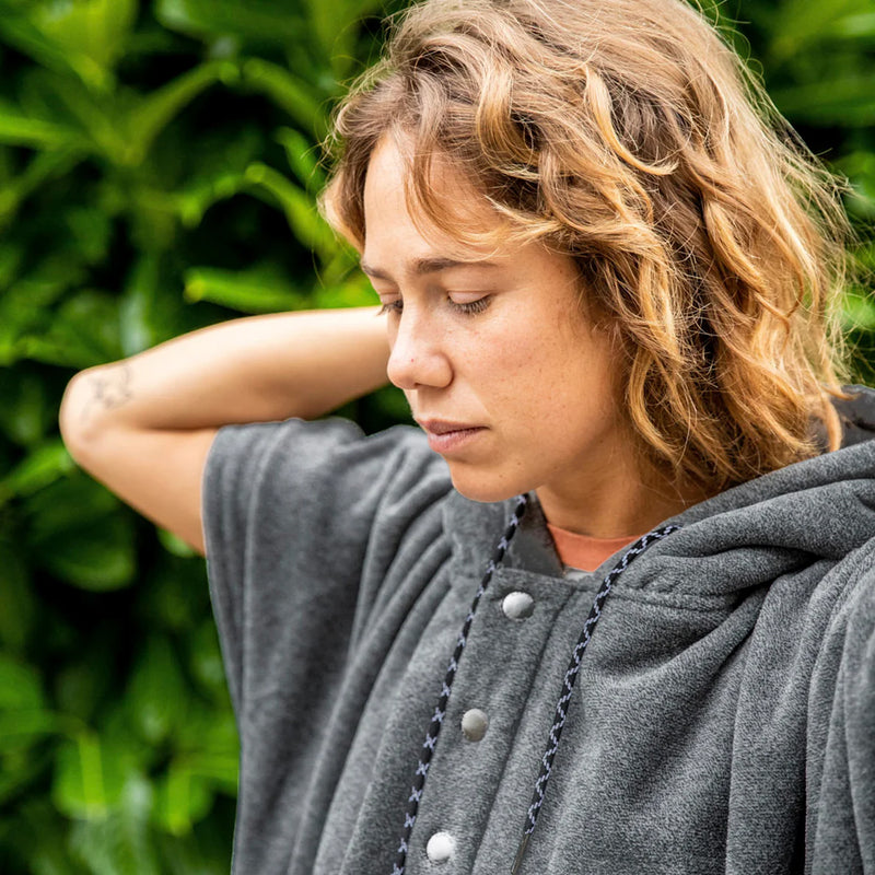 Load image into Gallery viewer, Slowtide The Digs Hooded Changing Poncho