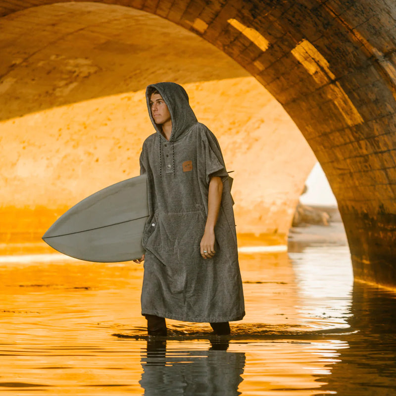 Load image into Gallery viewer, Slowtide The Digs Hooded Changing Poncho