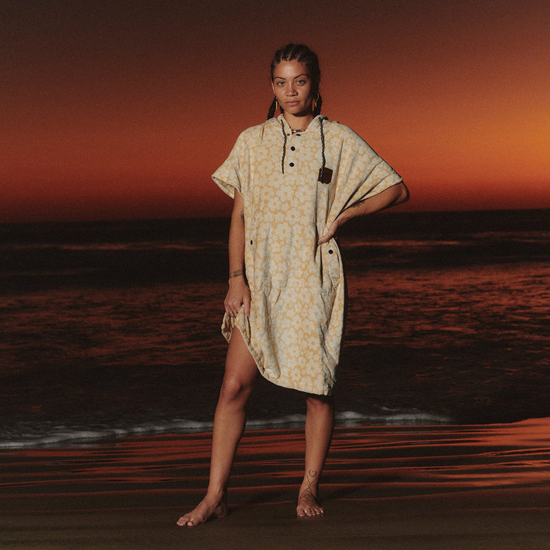 Load image into Gallery viewer, Slowtide Ginny Hooded Changing Poncho 3