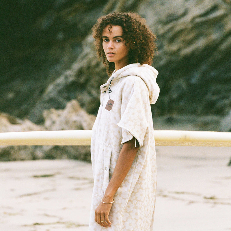 Load image into Gallery viewer, Slowtide Ginny Hooded Changing Poncho 5