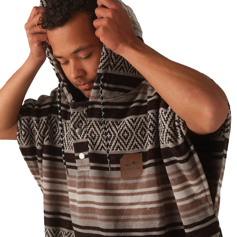 Load image into Gallery viewer, Slowtide Oso Courtyard Hooded Changing Poncho 3
