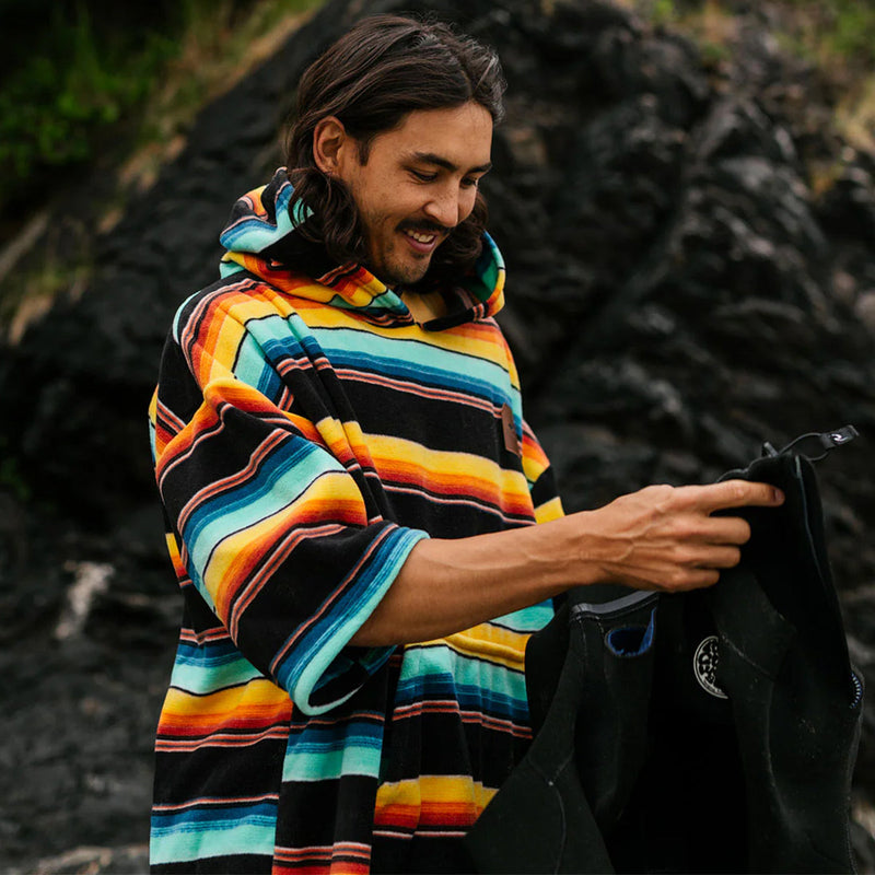 Load image into Gallery viewer, Slowtide El Cap Chilling Fleece Hooded Changing Poncho 10