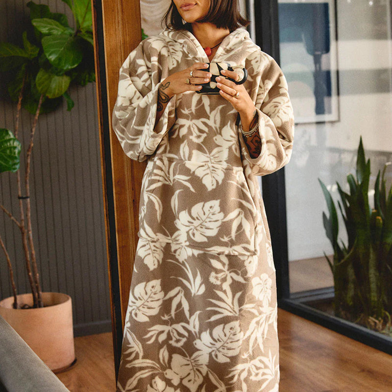Load image into Gallery viewer, Slowtide Hauke Chilling Fleece Hooded Changing Poncho 5