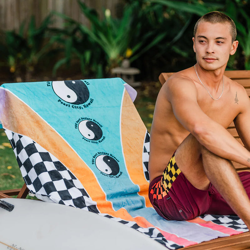 Load image into Gallery viewer, Slowtide Town & Country Beach Towel 6