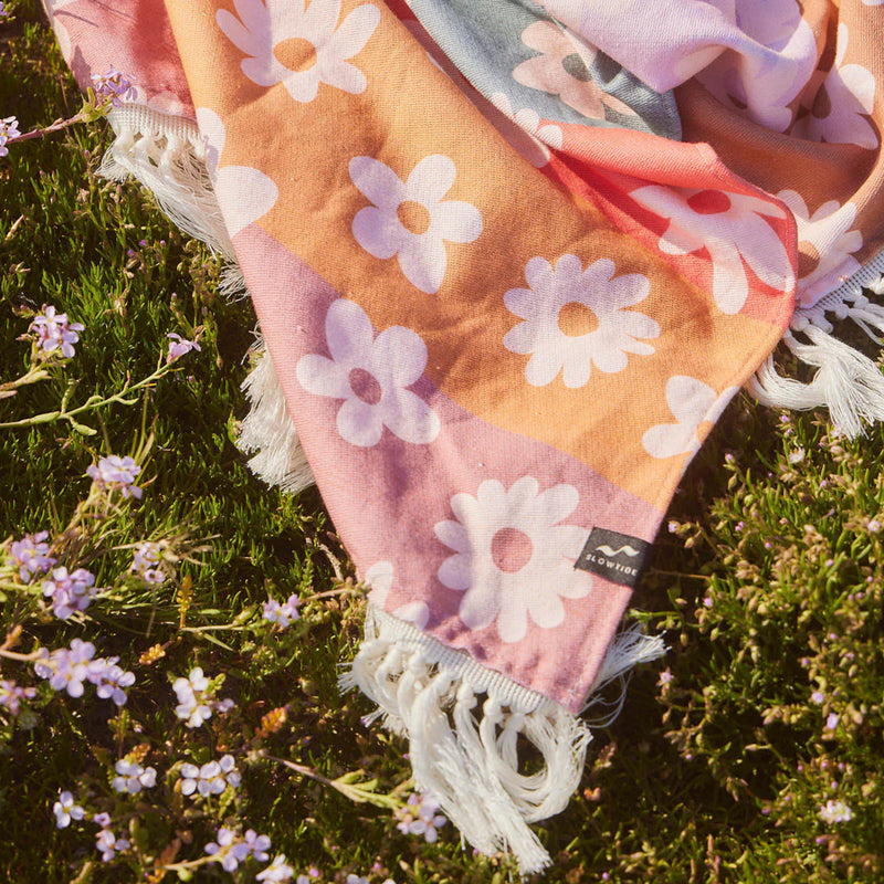 Load image into Gallery viewer, Slowtide Joplin Turkish Beach Towel 4