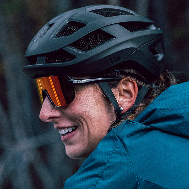 Load image into Gallery viewer, SMITH Women's Bobcat Sunglasses - Black/ChromaPop Red Mirror 5