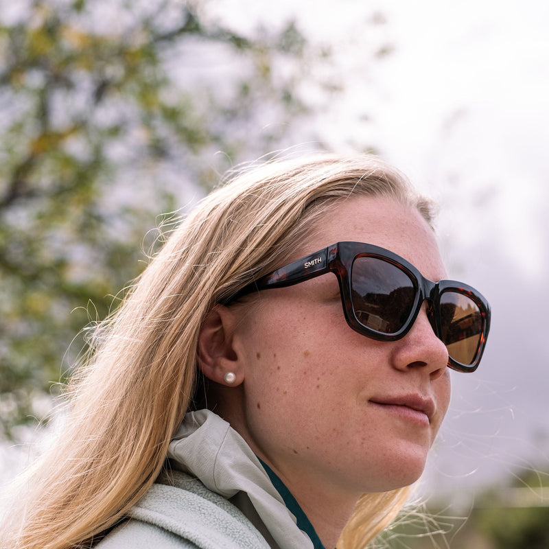 Load image into Gallery viewer, SMITH Women's Sway Polarized Sunglasses - Tortoise/ChromaPop Brown 5