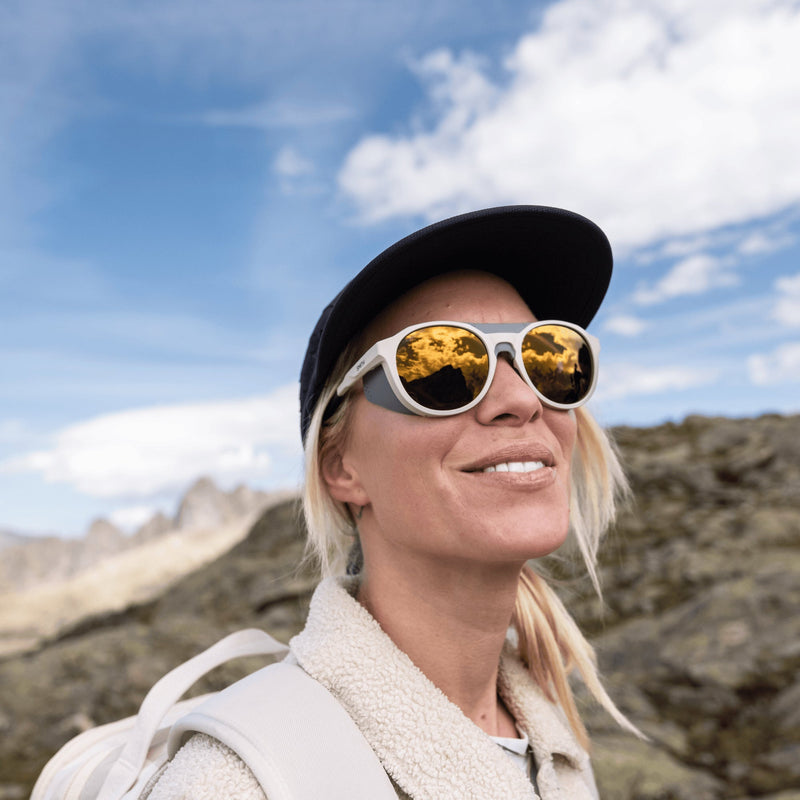 Load image into Gallery viewer, SMITH Venture Sunglasses - Matte Bone/ChromaPop Glacier Photochromic Gold Mirror 7