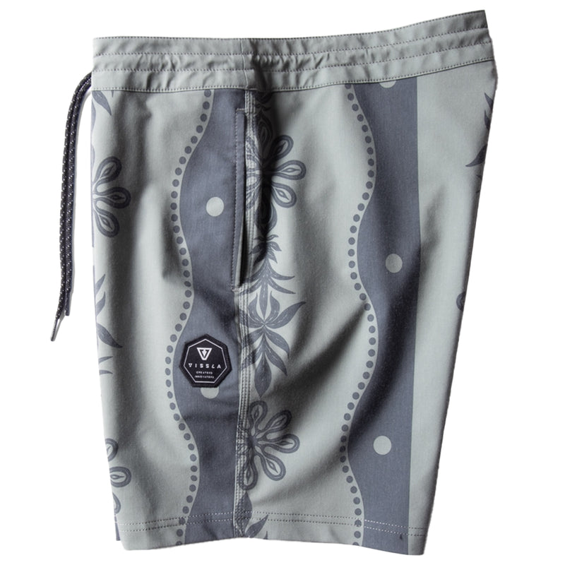 Load image into Gallery viewer, Vissla Medewi 17.5" Boardshorts 3
