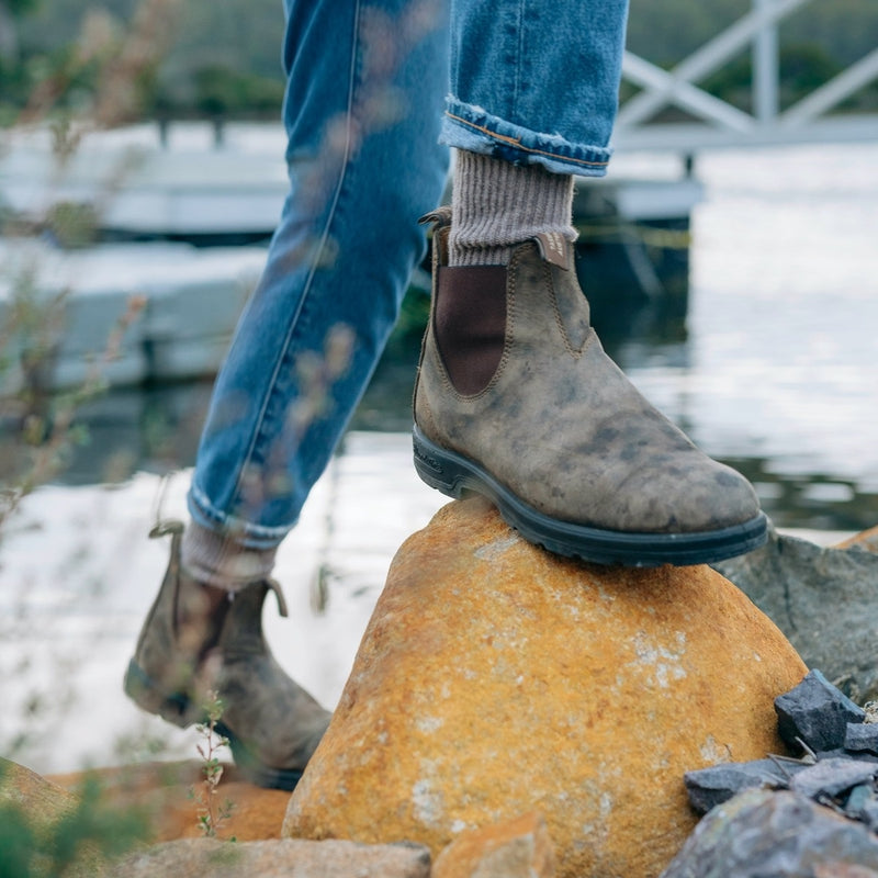 Load image into Gallery viewer, Blundstone Classics #585 Chelsea Boots 11