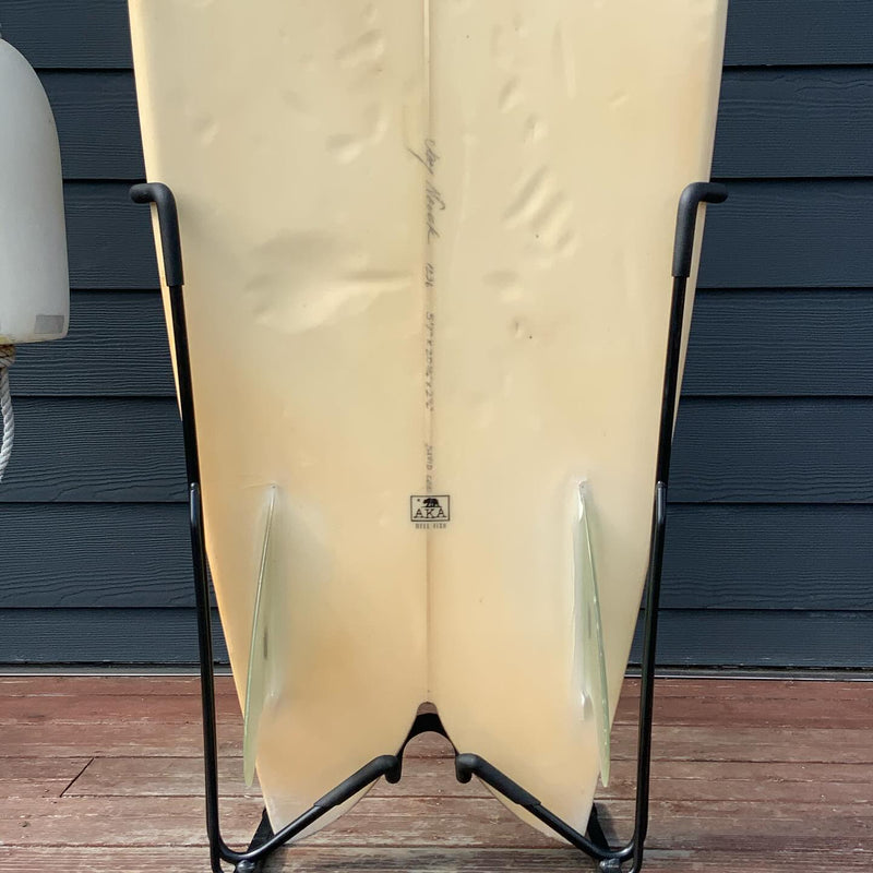 Load image into Gallery viewer, AKA Fish 5'7 × 20 5/16 × 2 ½ Surfboard • USED 3
