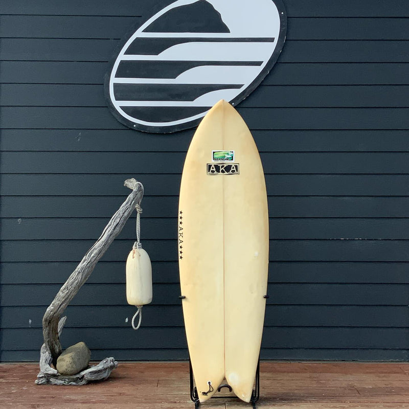 Load image into Gallery viewer, AKA Fish 5'7 × 20 5/16 × 2 ½ Surfboard • USED 1
