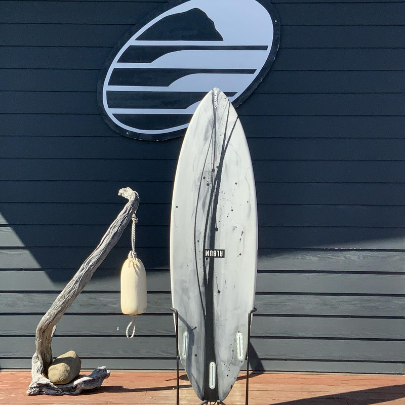 Load image into Gallery viewer, Album Surf Freewing 5'8 × 18 ¾ × 2 7/16 Surfboard • USED 2
