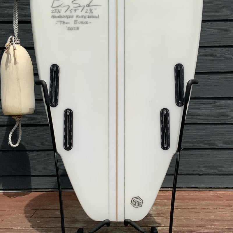 Load image into Gallery viewer, Barry Snyder Designs Dissect Series 5'9 × 23 ½ × 2 ¾ Surfboard • LIKE NEW 3
