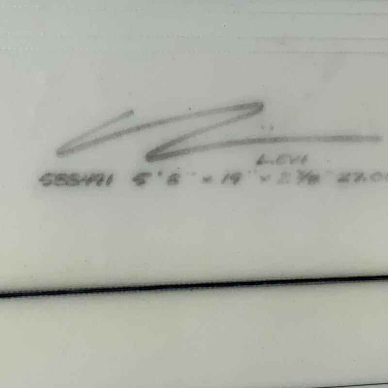 Load image into Gallery viewer, Chilli Hot Knife 5'8 × 19 × 2 7/16 Surfboard • USED 4
