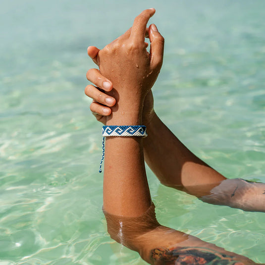 4Ocean Glow-In-The-Dark Deep Sea Wave Bracelet 3