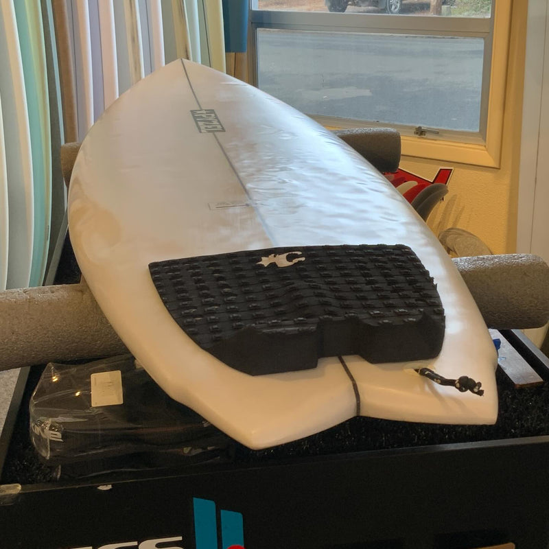 Load image into Gallery viewer, Pyzel Astro Pop 6'0 × 20 ¼ × 2 9/16 Surfboard • USED 5
