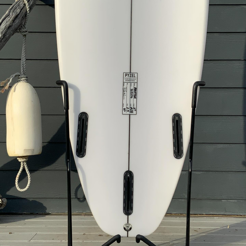 Load image into Gallery viewer, Pyzel Phantom 5'11 × 19 ¾ × 2 ½ Surfboard • USED 3
