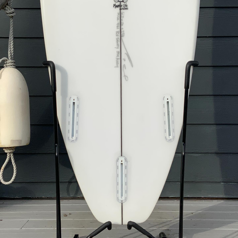 Load image into Gallery viewer, Maurice Cole RV Shorty 6'3 × 20 × 2 ⅝ Surfboard • USED 3
