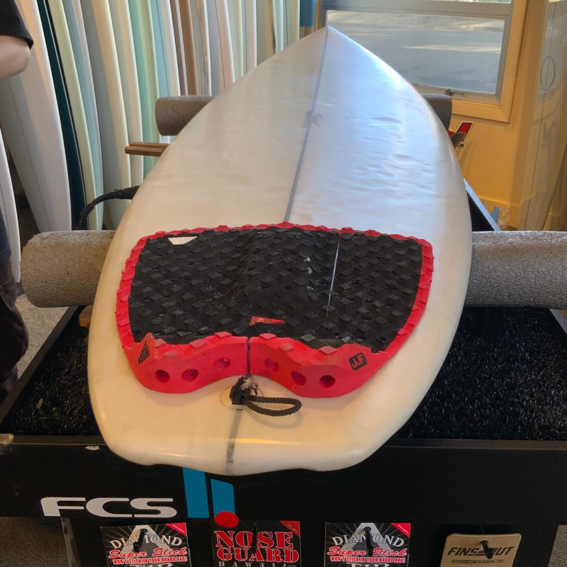 Load image into Gallery viewer, Pace Custom 5'11 × 19 ½ × 2 ½ Surfboard • USED 5
